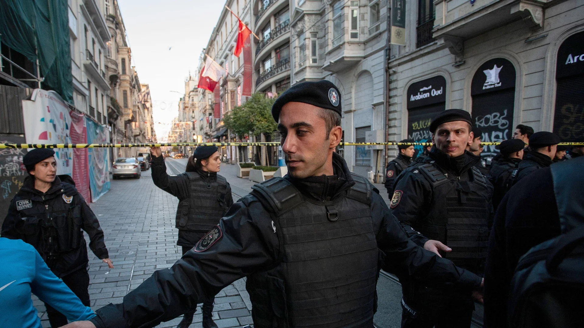 Турската полиция задържа стотици хора на първомайски протести (ВИДЕО)