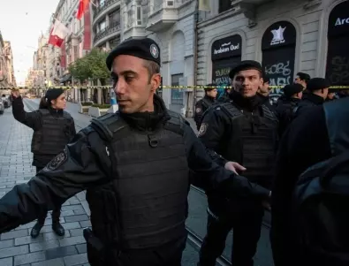Турската полиция задържа стотици хора на първомайски протести (ВИДЕО)