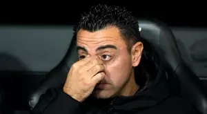 Какво се случва със съдиите? Необясним червен картон за "тигъра" на Барселона (ВИДЕО)