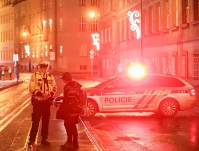 Полицаи предотвратиха самозапалване пред руското посолство в Прага