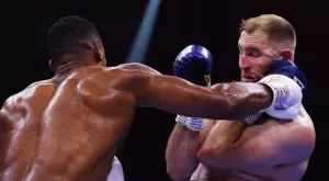 Бруталните удари на Антъни Джошуа срещу Ото Валин, които ужасяват всеки съперник (ВИДЕО)