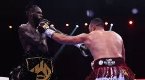 Шокиращ Уайлдър: Бе направен на пух и прах от Джоузеф Паркър - стана за смях в края, но избегна нокаута (ВИДЕО)