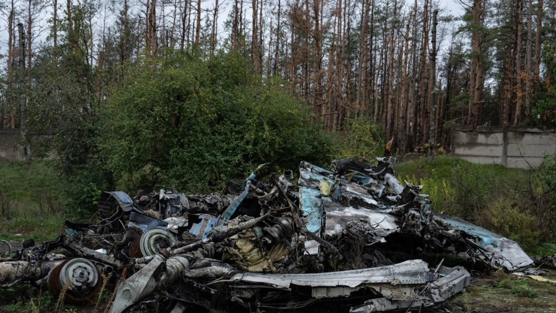 Нови 2 свалени руски самолета: Русия яростно отрича, Путин се прави на благ (ВИДЕО)