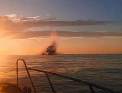 Кораб под флага на Панама пострада от мина в Черно море (СНИМКИ)