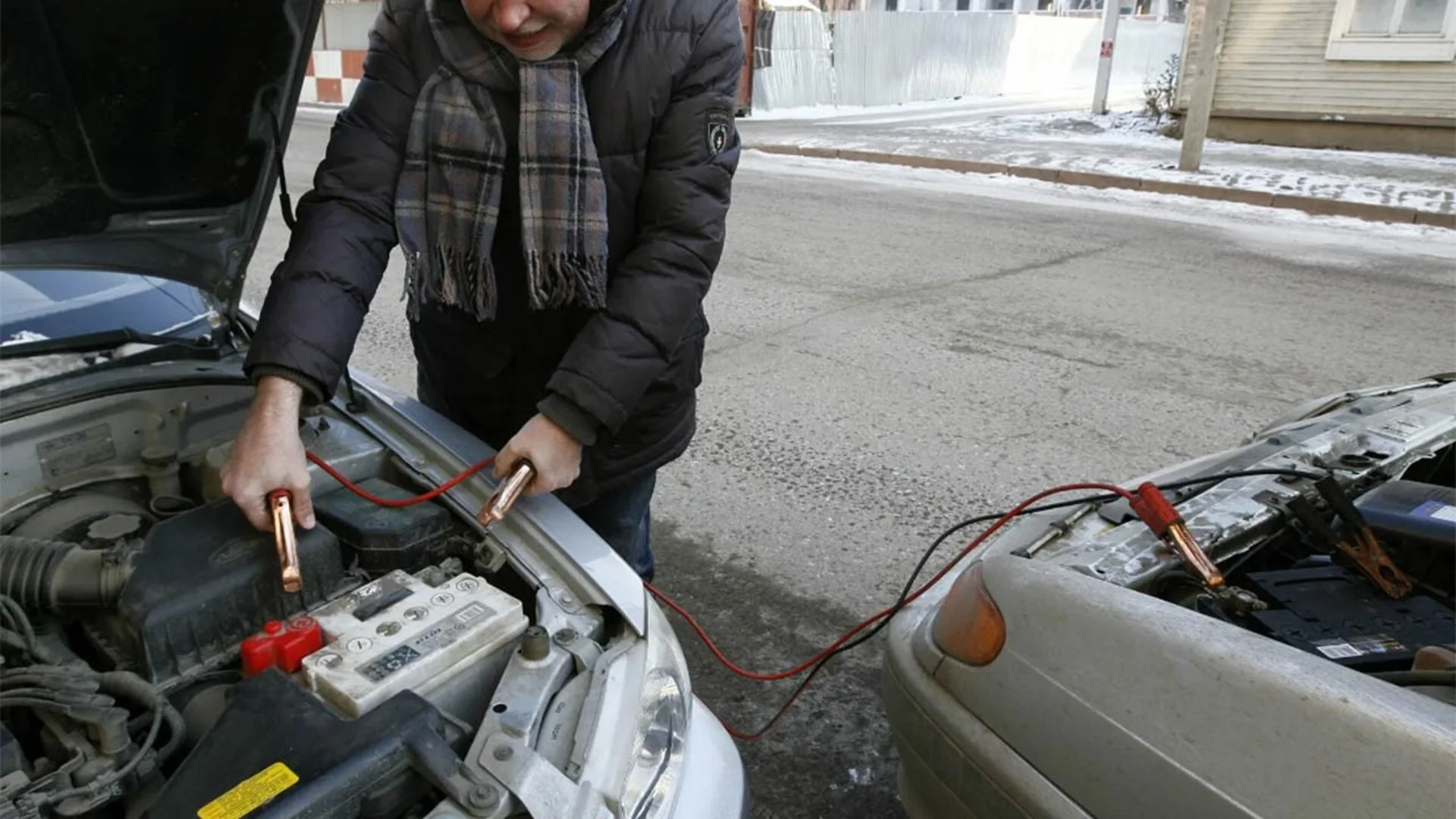 Защо е опасно през зимата да давате ток на друг автомобил