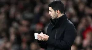 Бивша звезда на Арсенал със странно предложение към Микел Артета