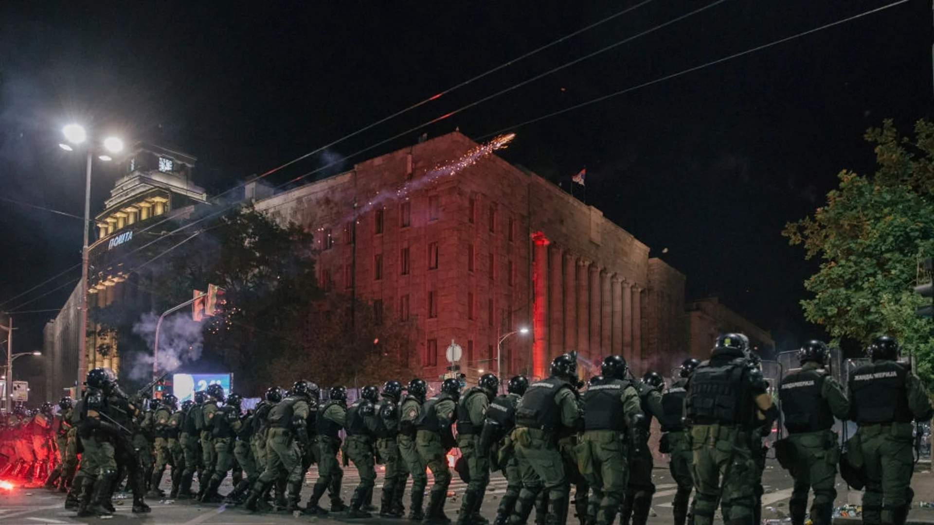 Централен Белград е блокиран от протестиращи 