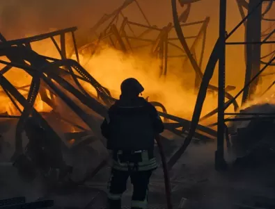 Атака с дрон по важен военен завод на Русия, пожар на пазара в Челябинск (ВИДЕО)