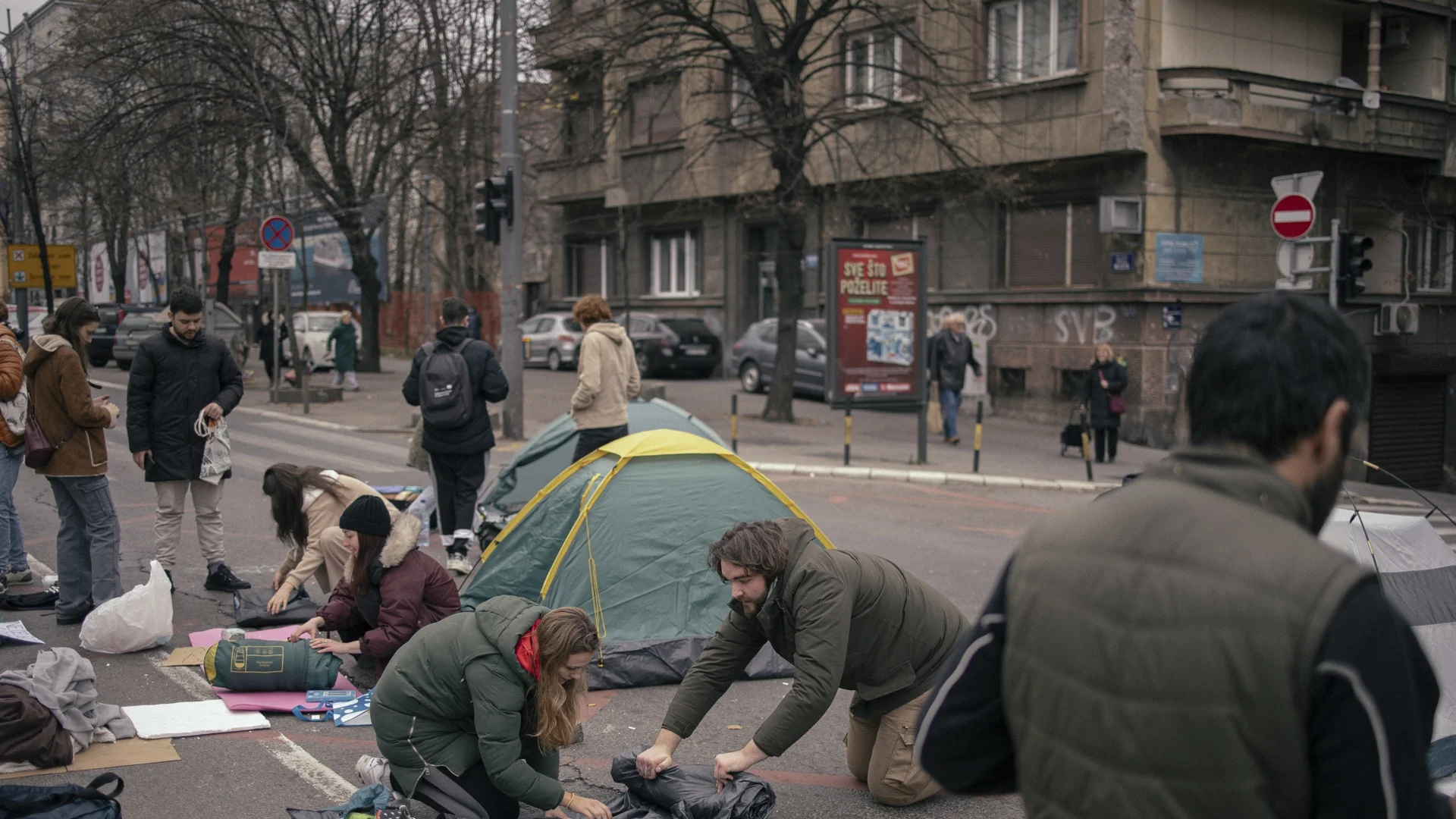 "По-зле сме от псевдодемокрация": Защо протестите в Сърбия утихнаха?