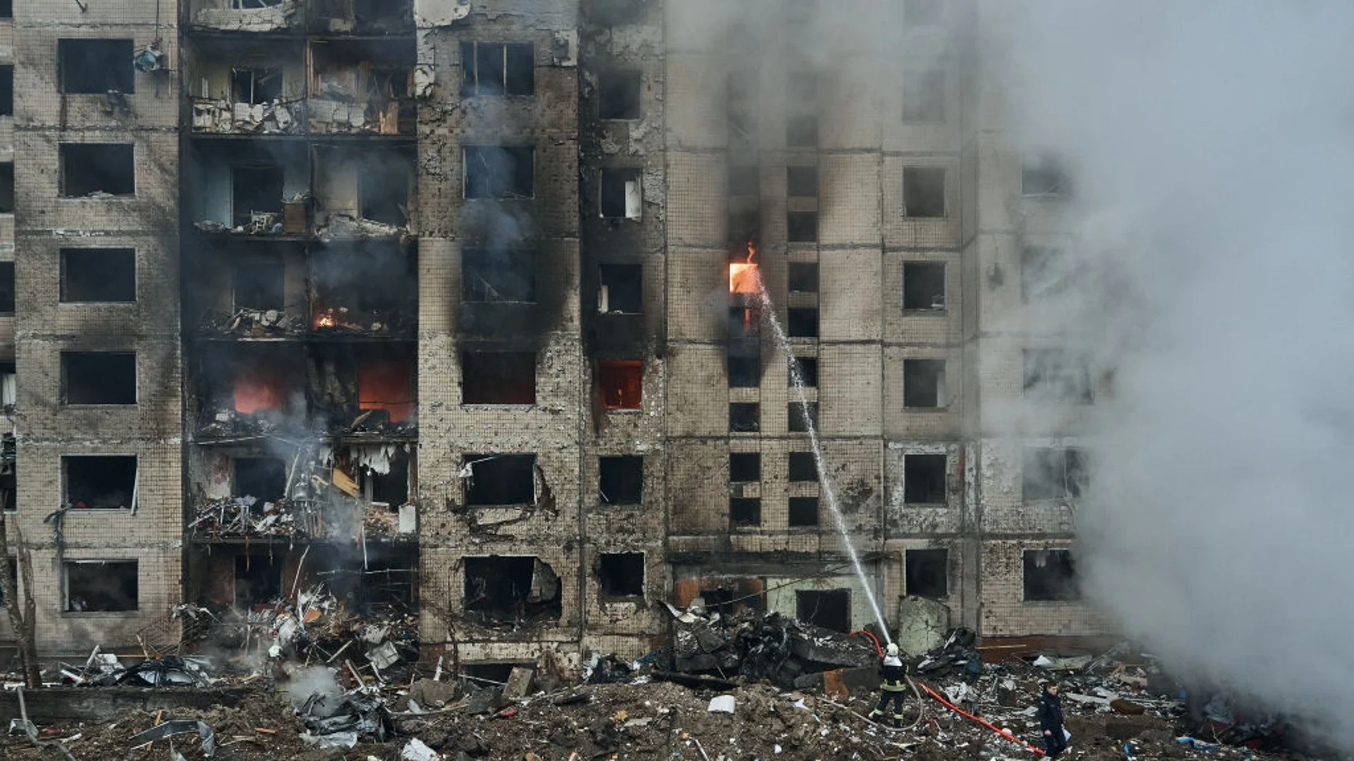 Ужас в Киев: ВИДЕО на свалена руска ракета, ВИДЕА на щети и поражения