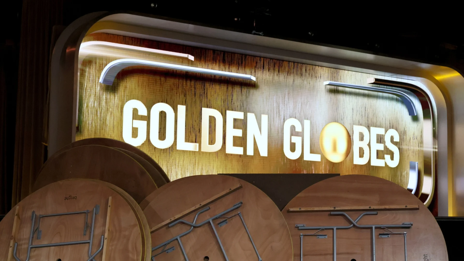 Звездите, промените, номинираните: Наградите "Златен глобус" за 2024 г. идват