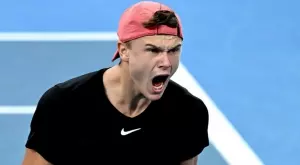 Гришо мачка, Холгер Руне мрънка: Датчанинът се вбеси и се скара със съдията