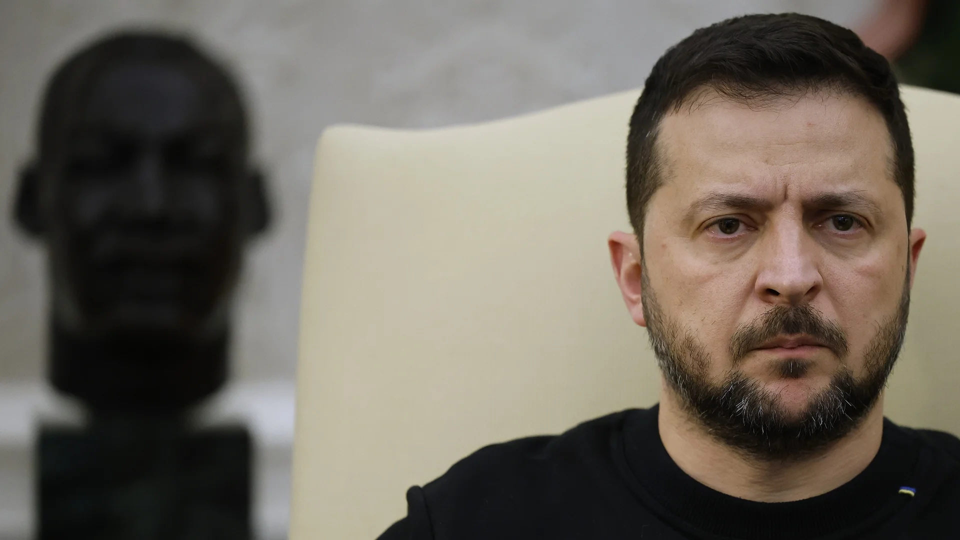 Отмъстителен и смел до безразсъдство: Журналистът, живял със Зеленски цяла година, разказа как се е променил президентът