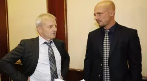 {{ otherArticle[0].article.title }}