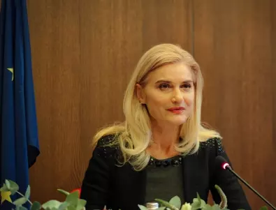 Зарица Динкова: Водим преговори с ЕК за нов механизъм в помощ на туристическия бранш