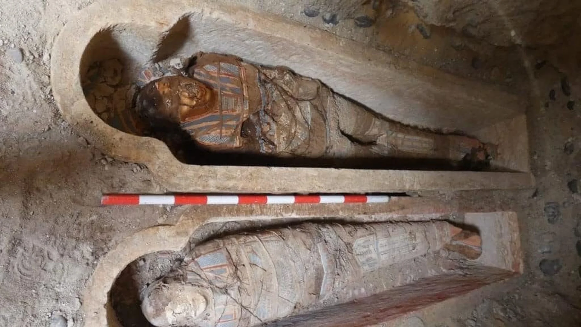 Археолози откриха 23 мумии в гробници, изсечени в скалите