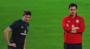 Гари Невил опитал да убеди Стивън Джерард да предаде Ливърпул за Манчестър Юнайтед