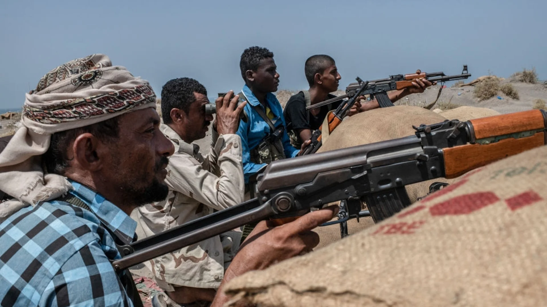 Йеменските терористи се насочиха към италиански кораб (ВИДЕО)
