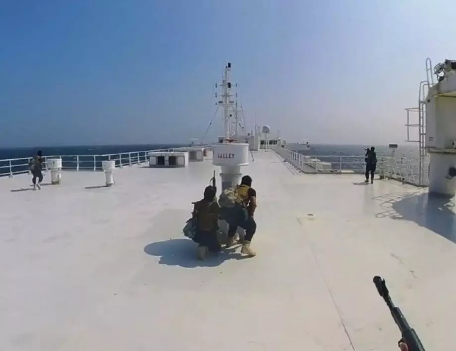 Германия праща фрегата и войници в Червено море заради хутите