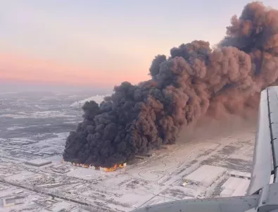 Огромен пожар изпепели складове на най-големия руски онлайн търговец (ВИДЕА)