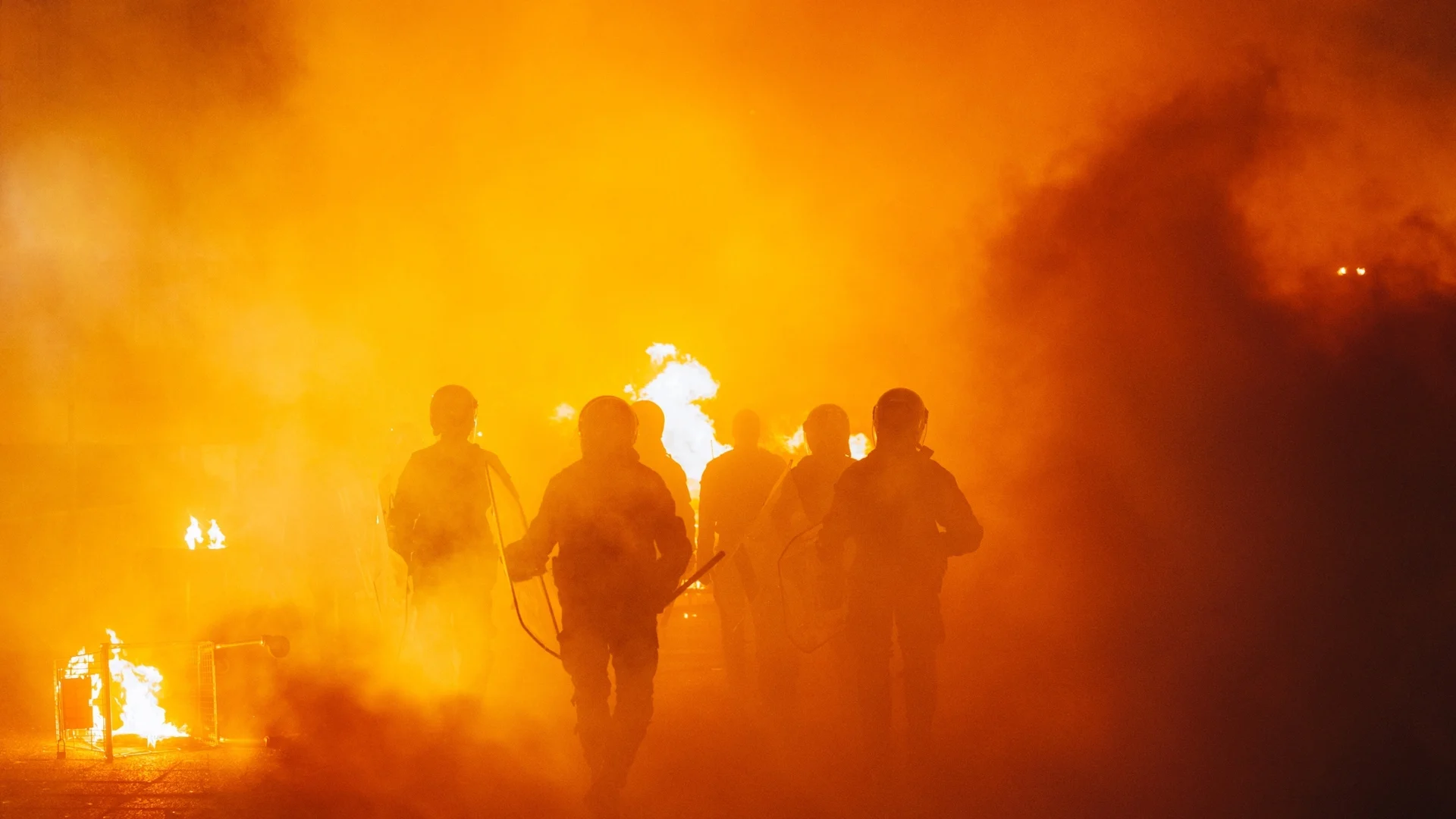 Рафинерията "Газпромнефт" в Москва: Огромен пламък посред нощ предизвика чудене (ВИДЕО)