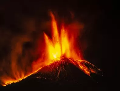Изригна вулкан на остров в Галапагос (ВИДЕО)