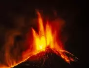 Вулканът Ибу в източна Индонезия изригна (ВИДЕО)