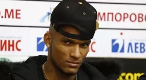 {{ otherArticle[0].article.title }}