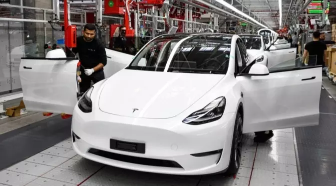 Tesla сваля цените на автомобилите си на редица основни пазари 