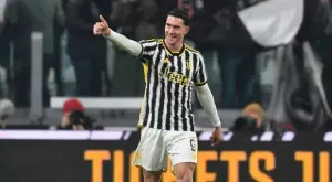 Душан Влахович от Ювентус смая футболния свят с "бразилски" гол от пряк свободен удар (ВИДЕО)