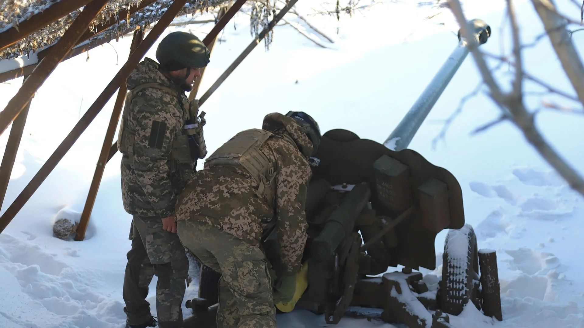 Три сценария за Украйна, руснаците се прикриват с трупове на свои другари при Авдеевка (ВИДЕО)