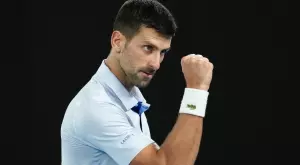 Новак Джокович изравни Федерер, постигайки една от най-доминантните си и бързи победи на Australian Open (ВИДЕО)