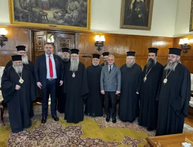 Ахмед Доган и Пеевски с жест към Българската православна църква (СНИМКИ)