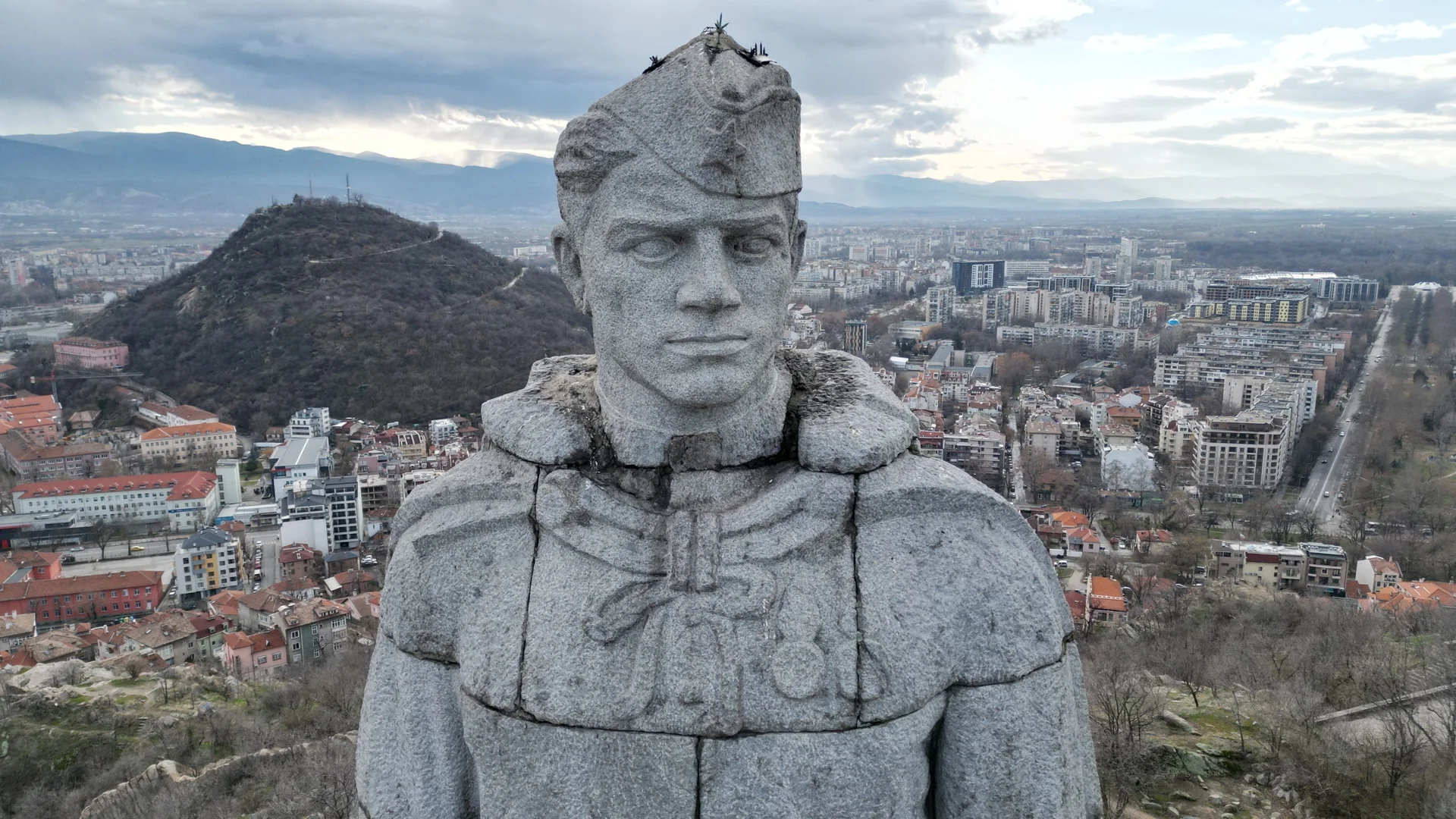 Кметът на Пловдив каза каква е съдбата на паметника на Альоша в града (СНИМКИ)