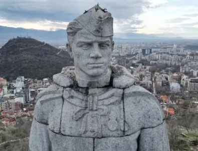 Кметът на Пловдив каза каква е съдбата на паметника на Альоша в града (СНИМКИ)
