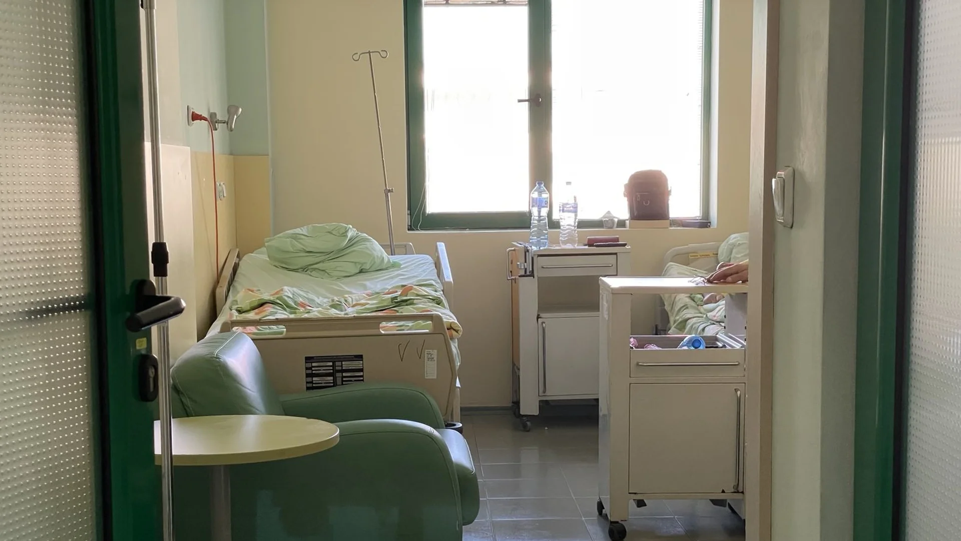 След лечение в болницата във Видин: 104-годишна жена е със синини и травми