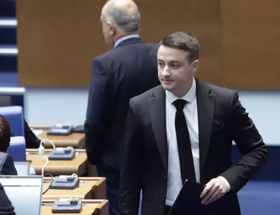 Явор Божанков: Безумие е да пратиш държавата отново на избори заради позицията външен министър