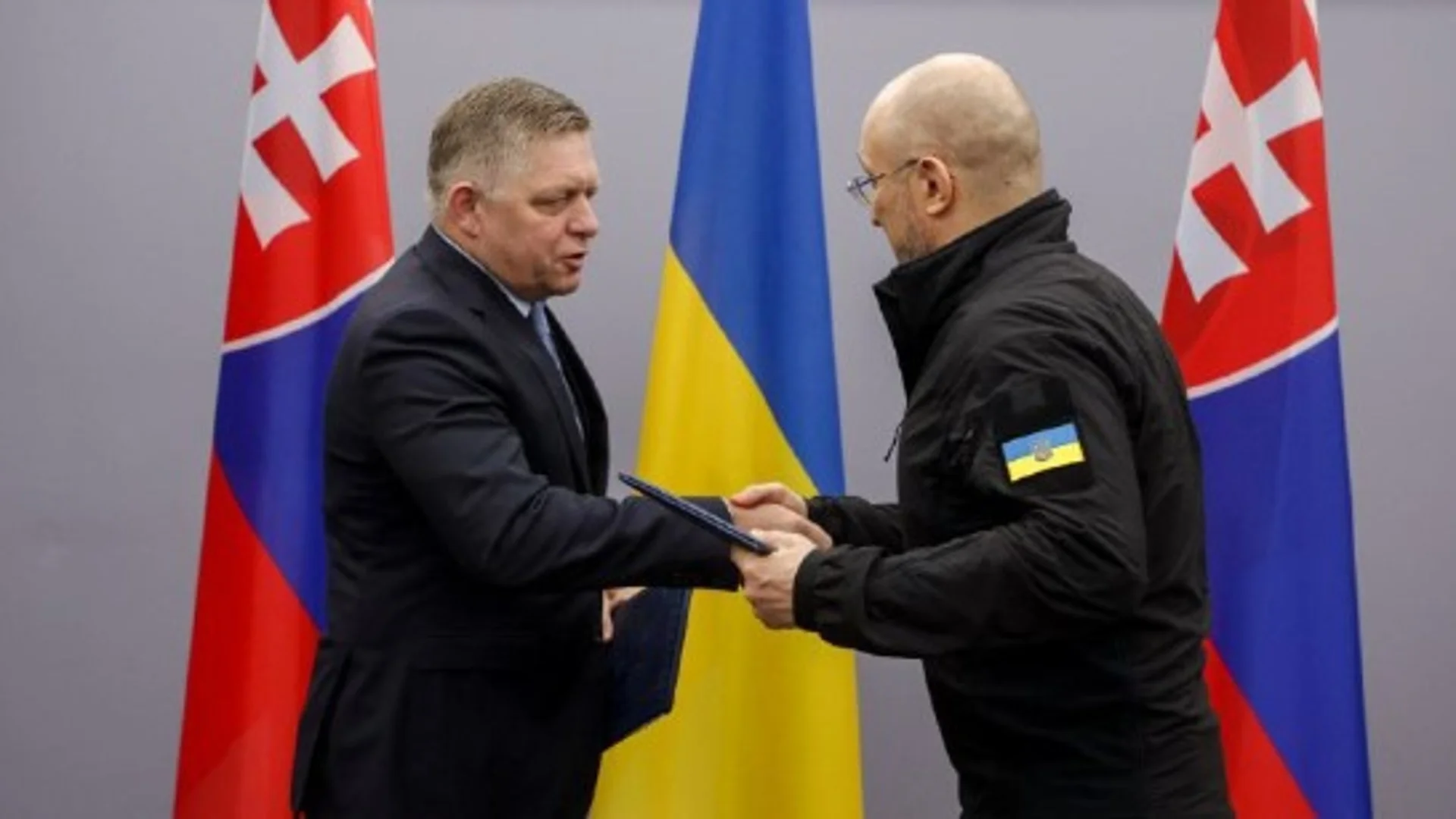 Фицо с друго лице в Украйна: Подкрепя 50 млрд., оръжия и териториалната цялост