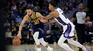 В отсъствието на Александър Везенков: Сакраменто Кингс и Голдън Стейт Уориърс си вкараха общо 267 точки (ВИДЕО)