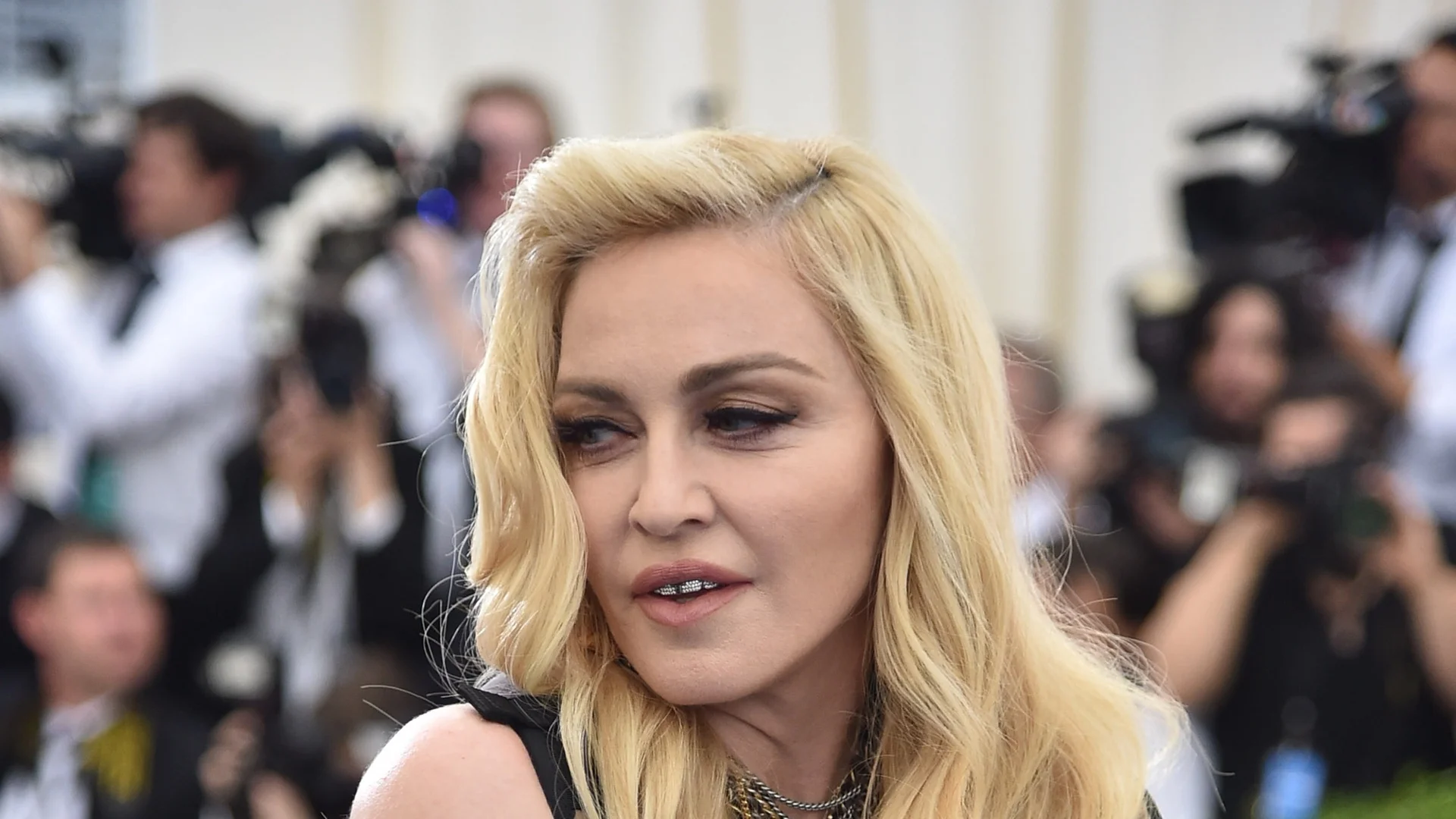 Мадона обясни защо концертите ѝ закъсняват с по няколко часа