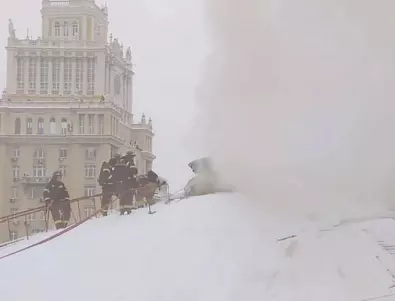 Театър горя в Москва, десетки бяха евакуирани (ВИДЕА)