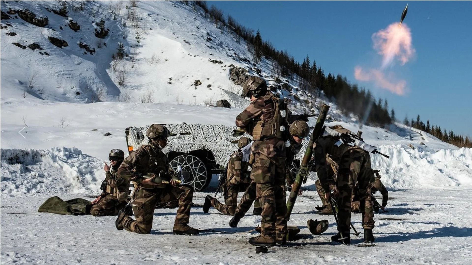 Сирски обяви, че изтегля украинската армия от Авдеевка. Шестима украинци удържат 100 руснаци (ВИДЕО)