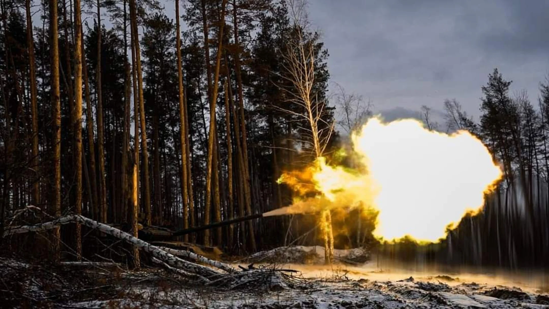 Битката за Авдеевка: Украински танк разстреля руски БТР. Руснак "препече" друг с гранатомет (ВИДЕО)
