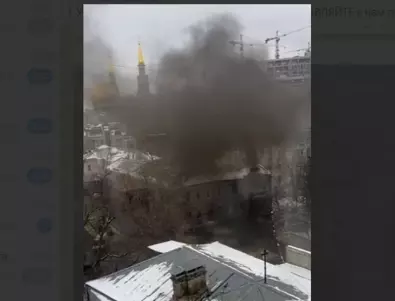 Пожар в сградата на Руската комунистическа партия в Москва, хората са на покрива (ВИДЕА)