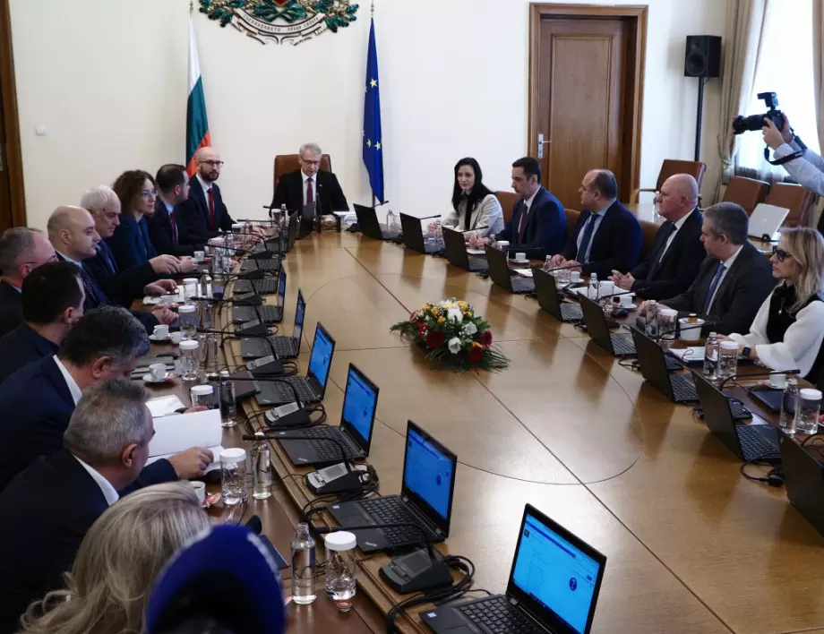 Кабинетът с нови промени в Закона за чужденците в България