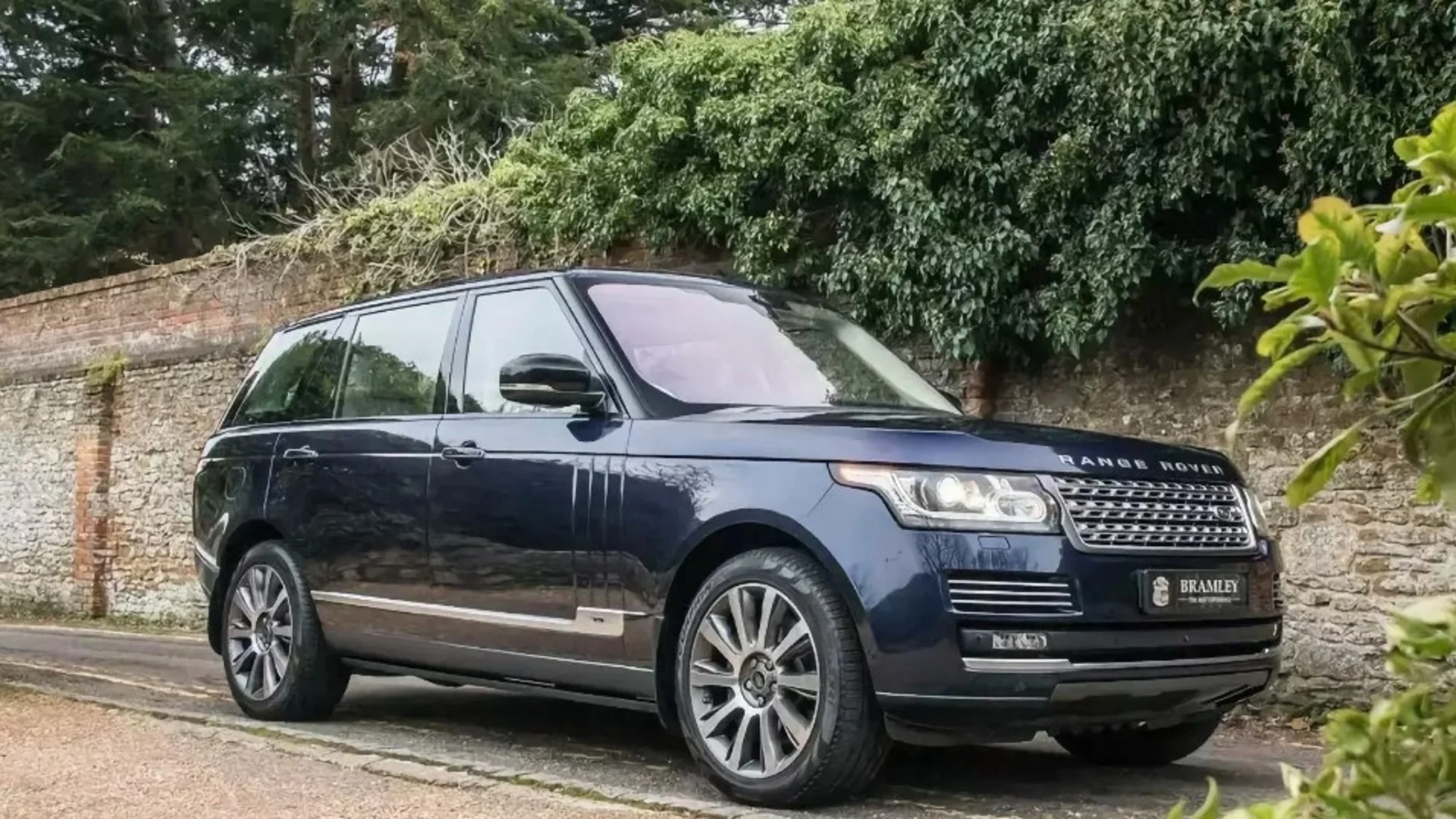 Продава се дизелов Range Rover, който е возил Елизабет II и Барак Обама