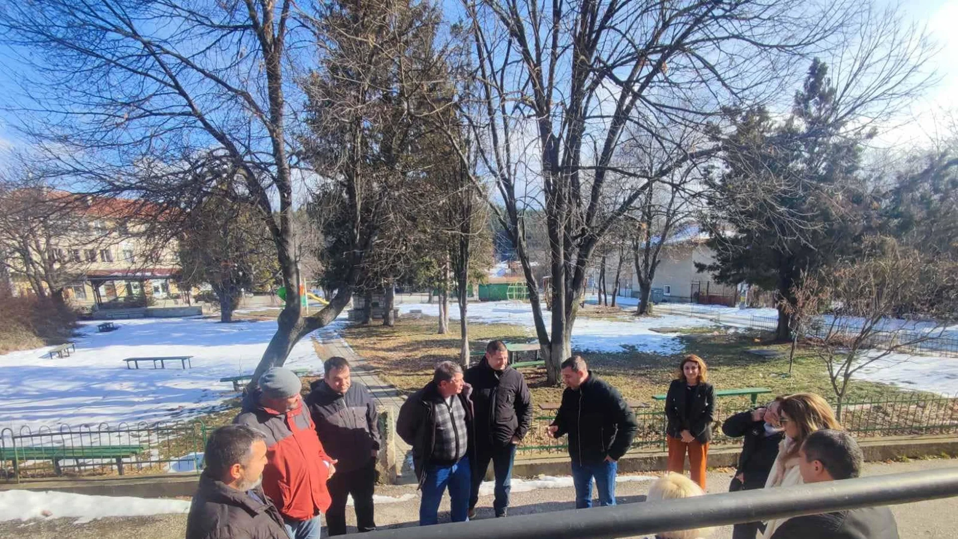 Кметът на Самоков провери изпълнението на проекта за енергийна ефективност в дома за стари хора