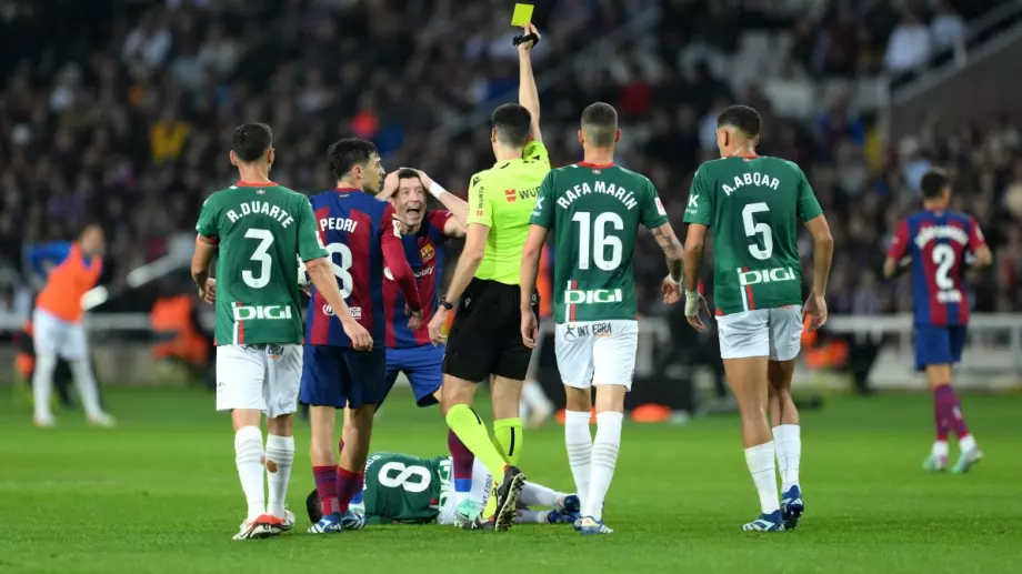 Скандалите в Ла Лига не стихват: Журналист заплашва съдии със записи заради картон срещу Барселона