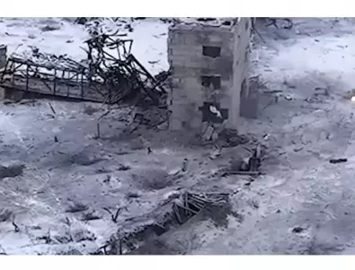 Хванати в капан украински бойци в превзета от руснаците сграда: Невероятно ВИДЕО как дронове ги спасяват