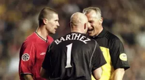 От футболист в рефер: Кои са петимата, които "грабнаха" свирката